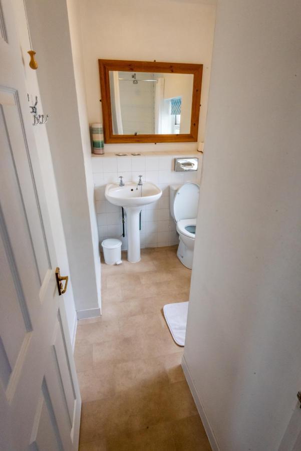 Aarondale Guest House Hartlepool Bagian luar foto